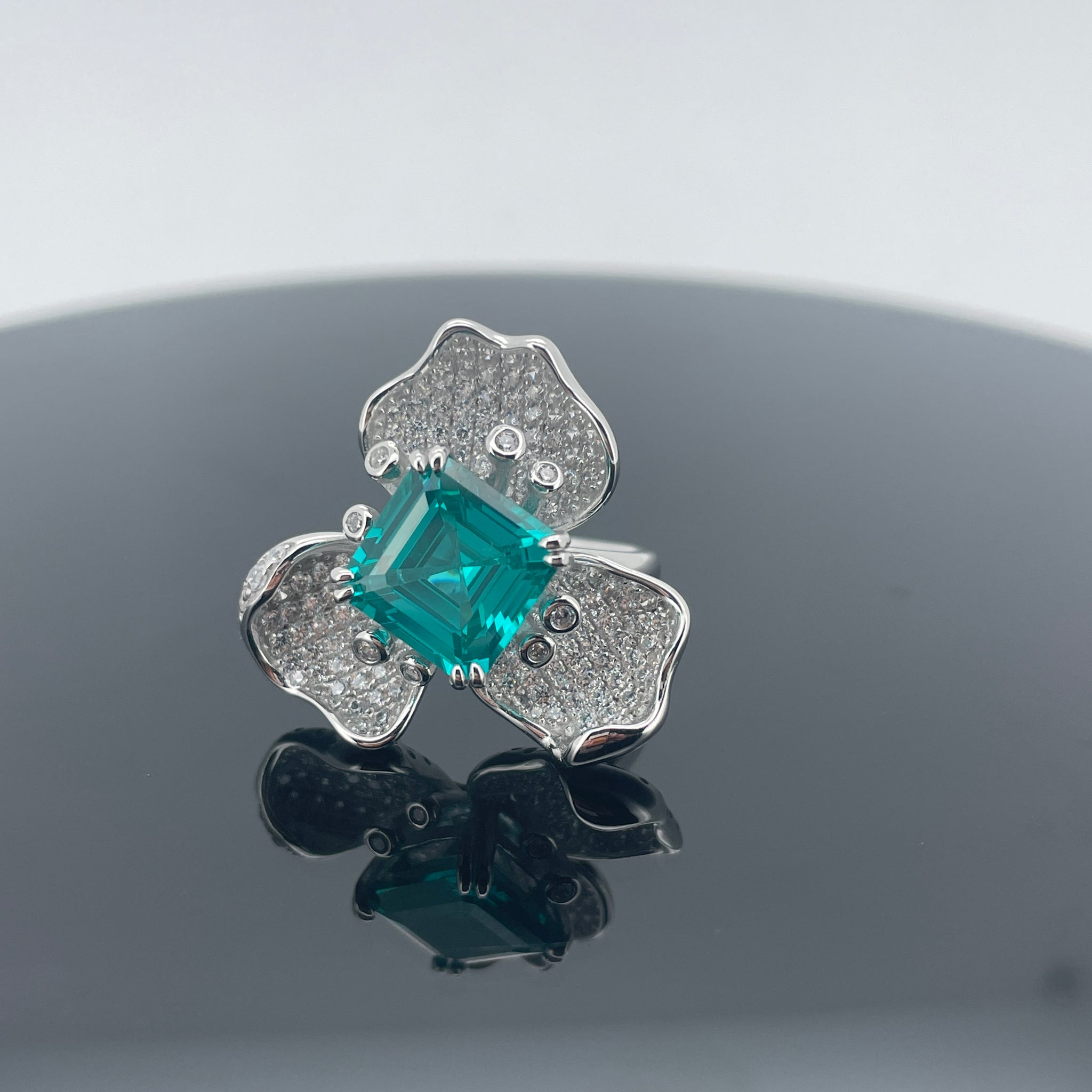 Women's Flower Shape S925 Silver Cultivated Paraiba Color Ring