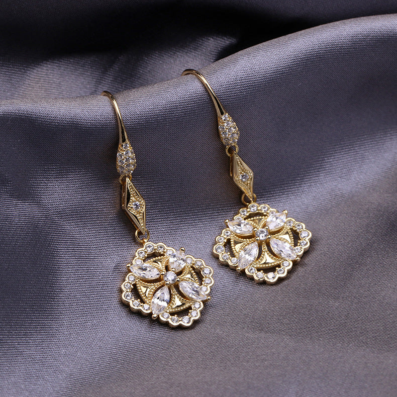 2022 new high-end luxury 925 sterling silver gold-plated palace style long earrings Source manufacturer small wholesale