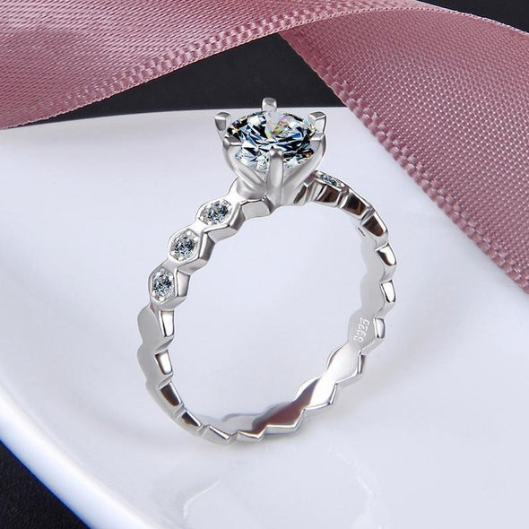 Round Cut Vintage Engagement Ring - jolics