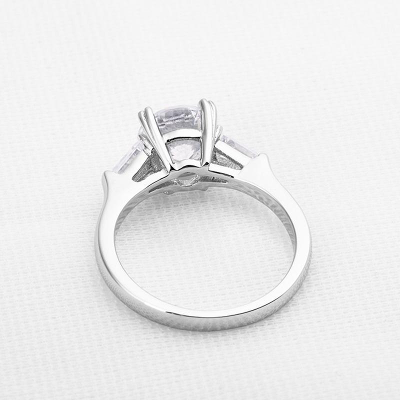 Tapered Three Stone Round Cut Ring - jolics